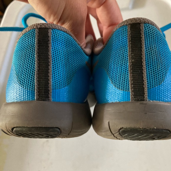 Nike boys sneakers size 4 youth in good gently used condition - Picture 6 of 7